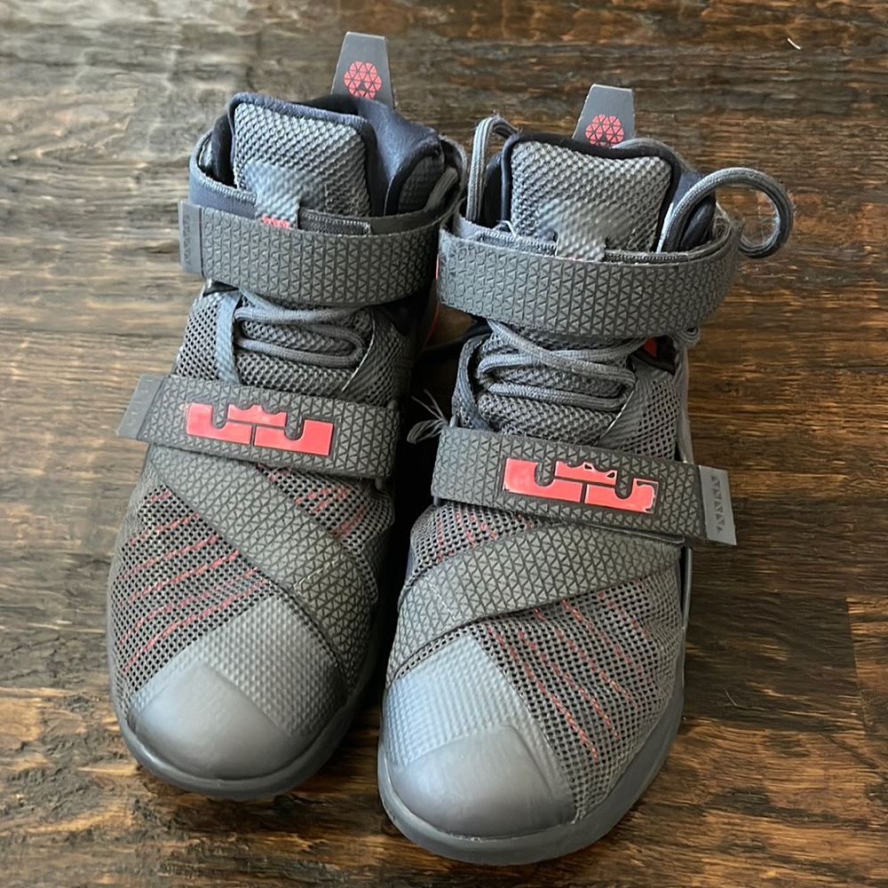 Nike Lebron James Basketball Shoes